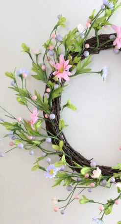 Northlight Daisy Twig Artificial Floral Wreath, Green And Pink 15-Inch 6 Northlight Daisy Twig Artificial Floral Wreath, Green And Pink 15-Inch -Chic Christmas Decoration dbbtizddrlh5zoxgep4awuhaqe8xywda 34845.1588362553