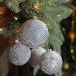 Northlight 4ct Silver And White Antique Style Glass Christmas Ball Ornaments 4" (100mm) -Chic Christmas Decoration northlight wy15229 3 40462.1599787103