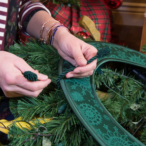 Northlight 30" Oversized Green Snowflake Christmas Wreath Deluxe Door Saver With Ties 6 Northlight 30" Oversized Green Snowflake Christmas Wreath Deluxe Door Saver With Ties - Image 6